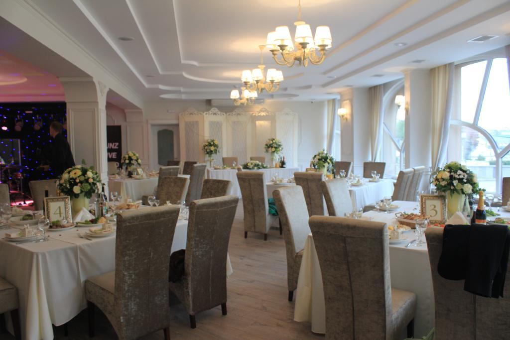 Avalon Palace Ternopil Ngoại thất bức ảnh