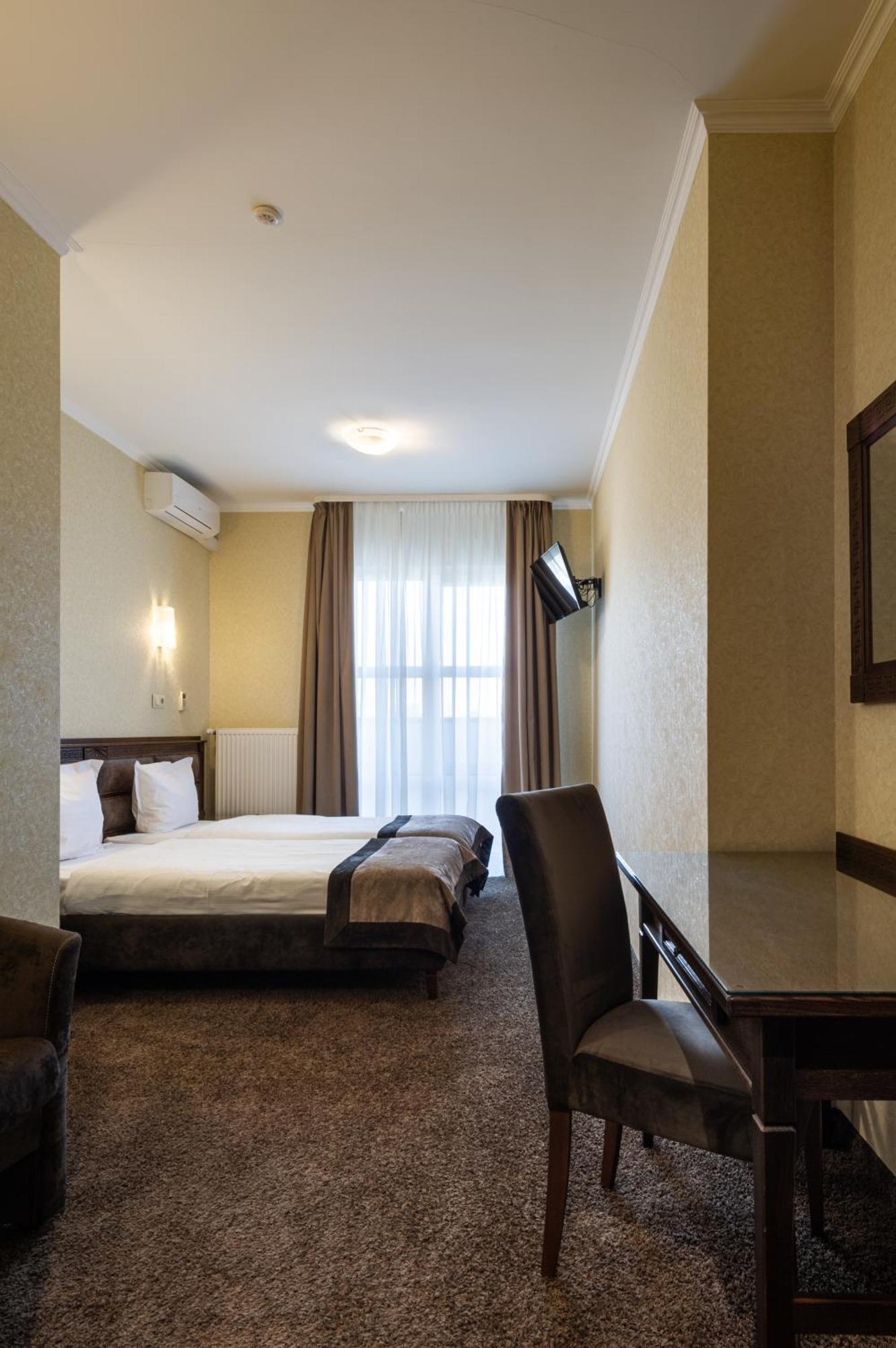 Avalon Palace Ternopil Ngoại thất bức ảnh
