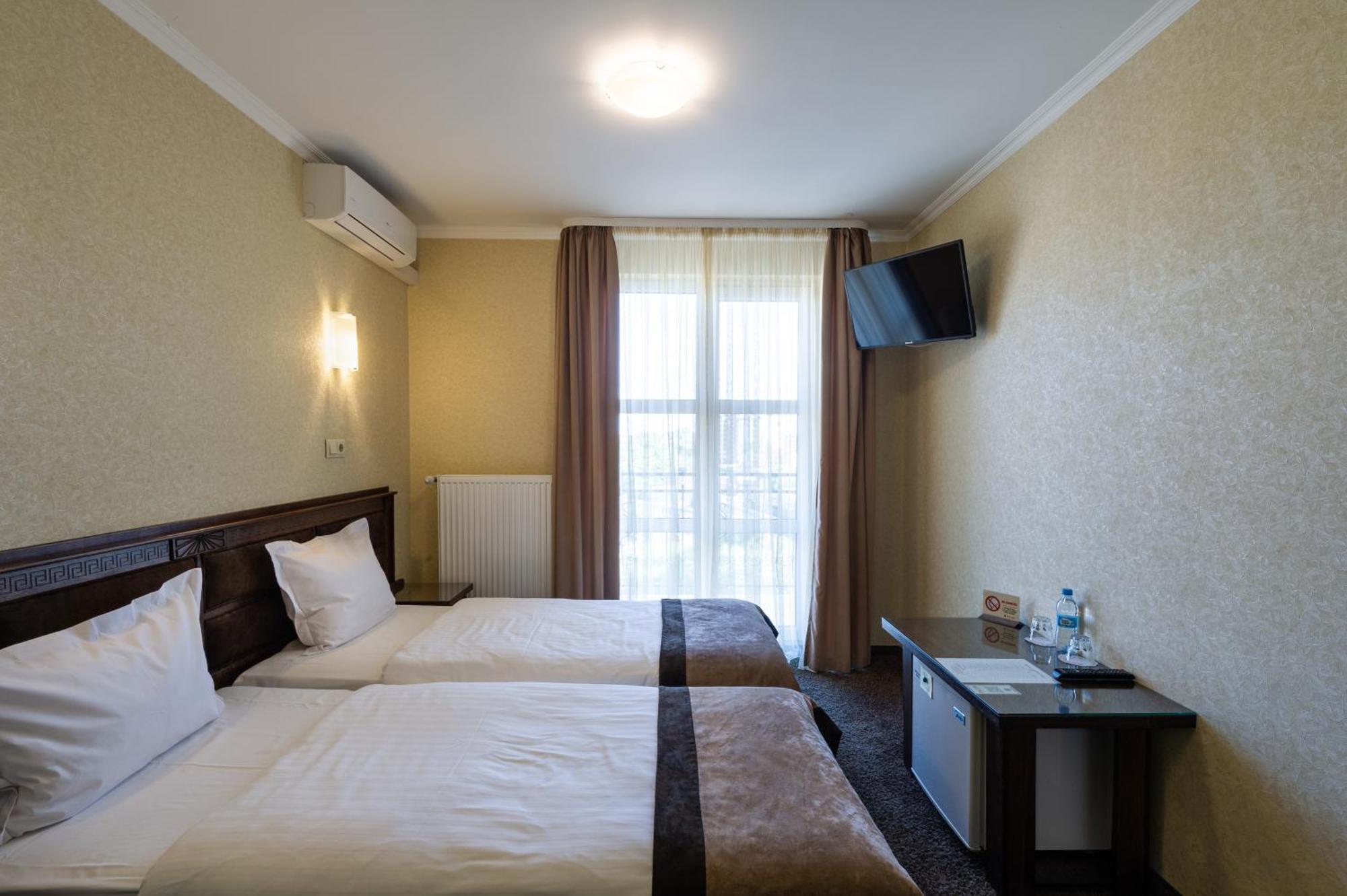 Avalon Palace Ternopil Ngoại thất bức ảnh