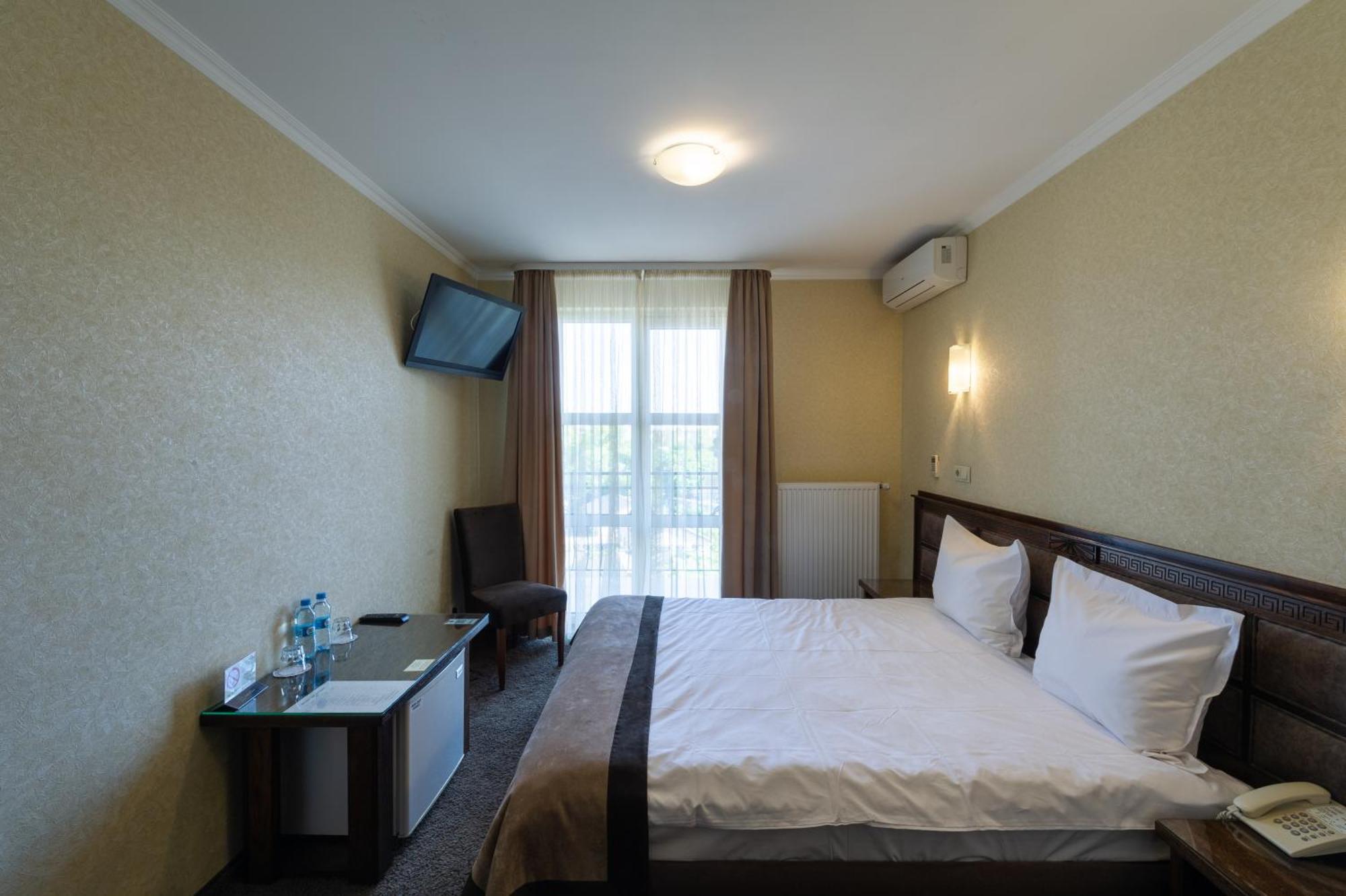 Avalon Palace Ternopil Ngoại thất bức ảnh