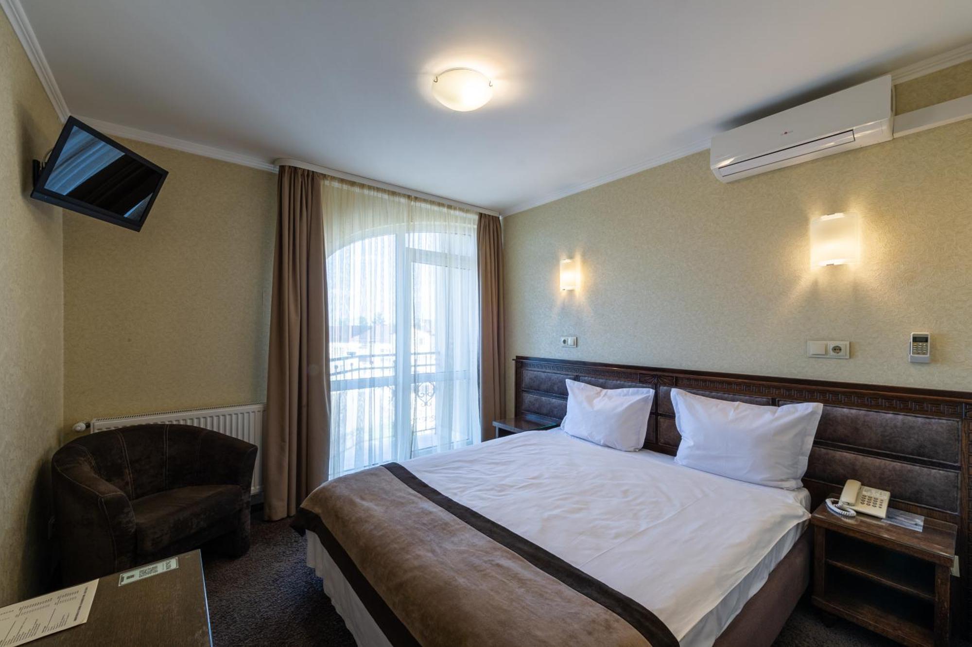 Avalon Palace Ternopil Ngoại thất bức ảnh