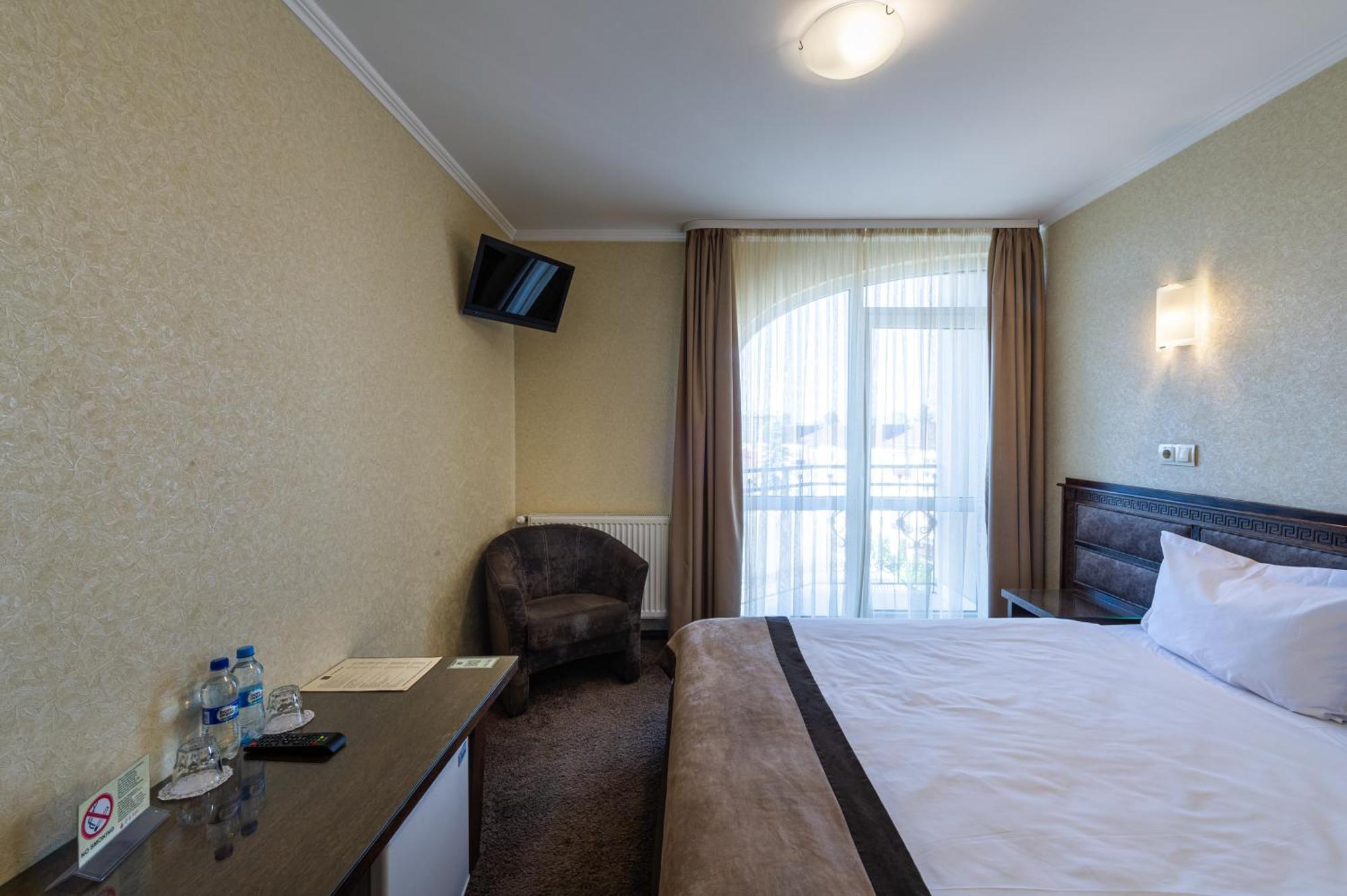 Avalon Palace Ternopil Ngoại thất bức ảnh