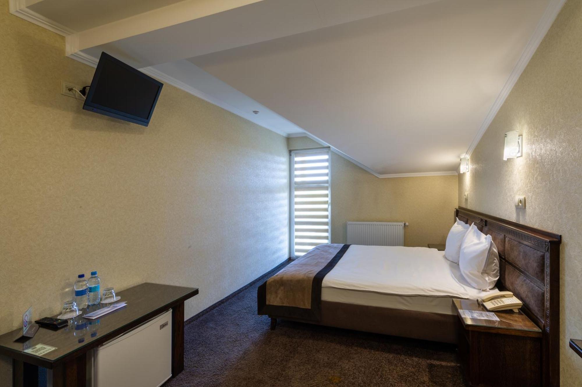 Avalon Palace Ternopil Ngoại thất bức ảnh