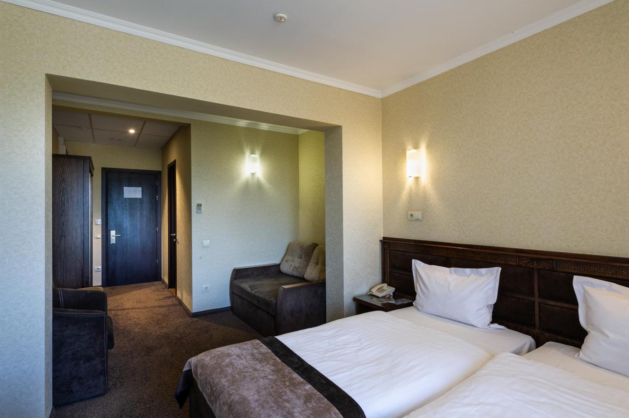 Avalon Palace Ternopil Ngoại thất bức ảnh