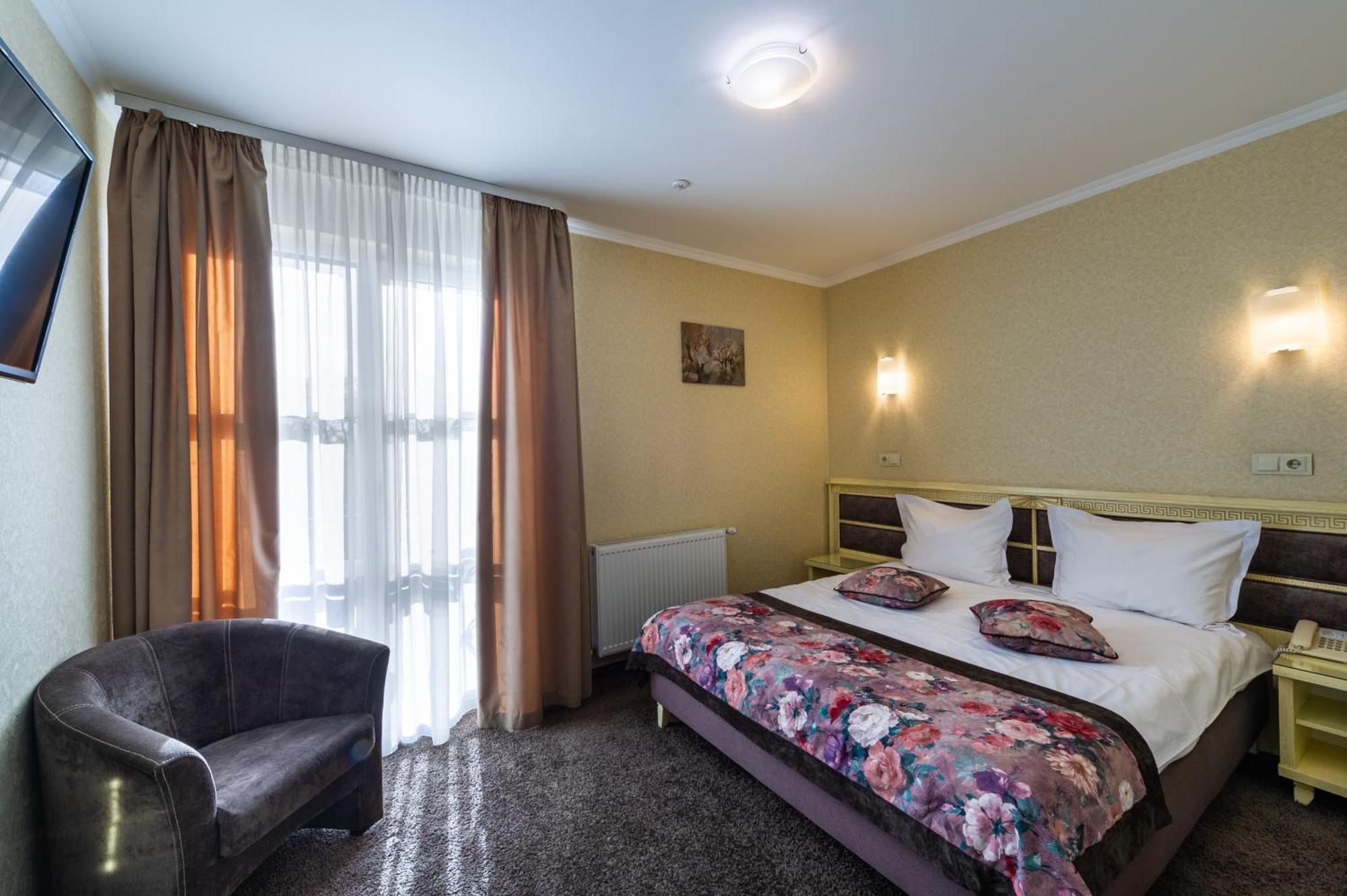Avalon Palace Ternopil Ngoại thất bức ảnh