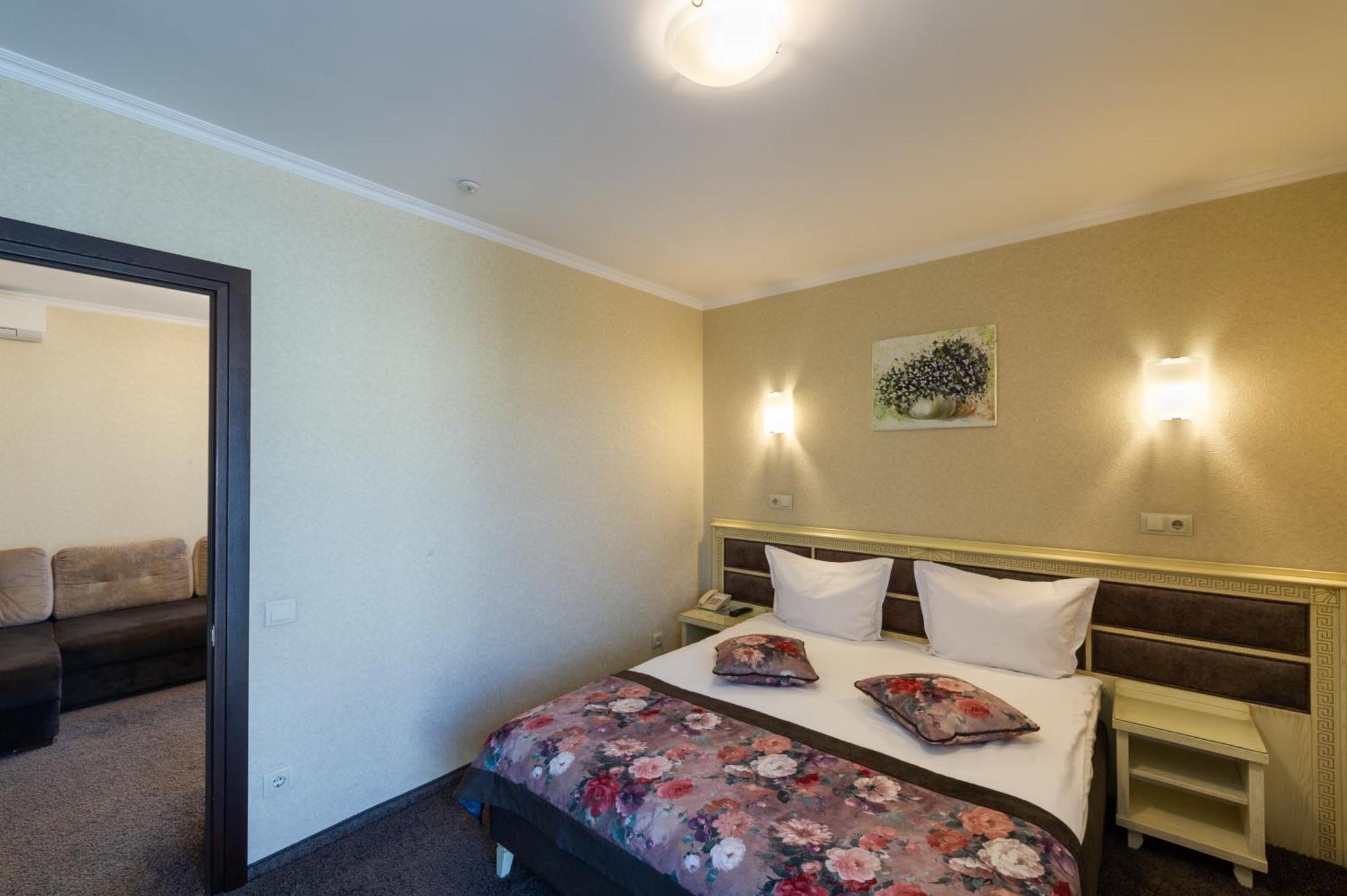 Avalon Palace Ternopil Ngoại thất bức ảnh