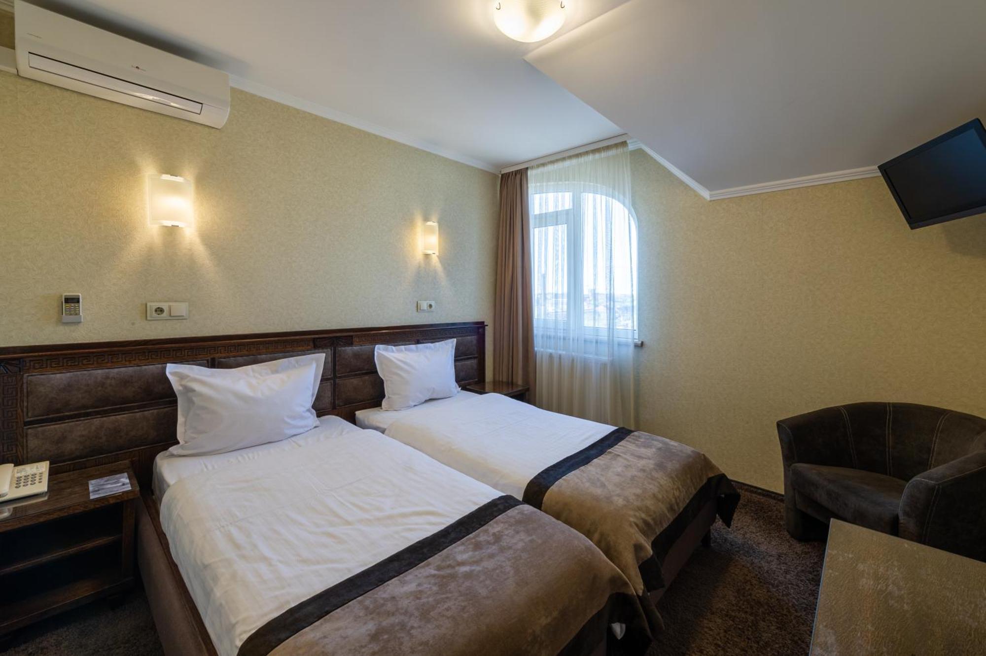 Avalon Palace Ternopil Ngoại thất bức ảnh