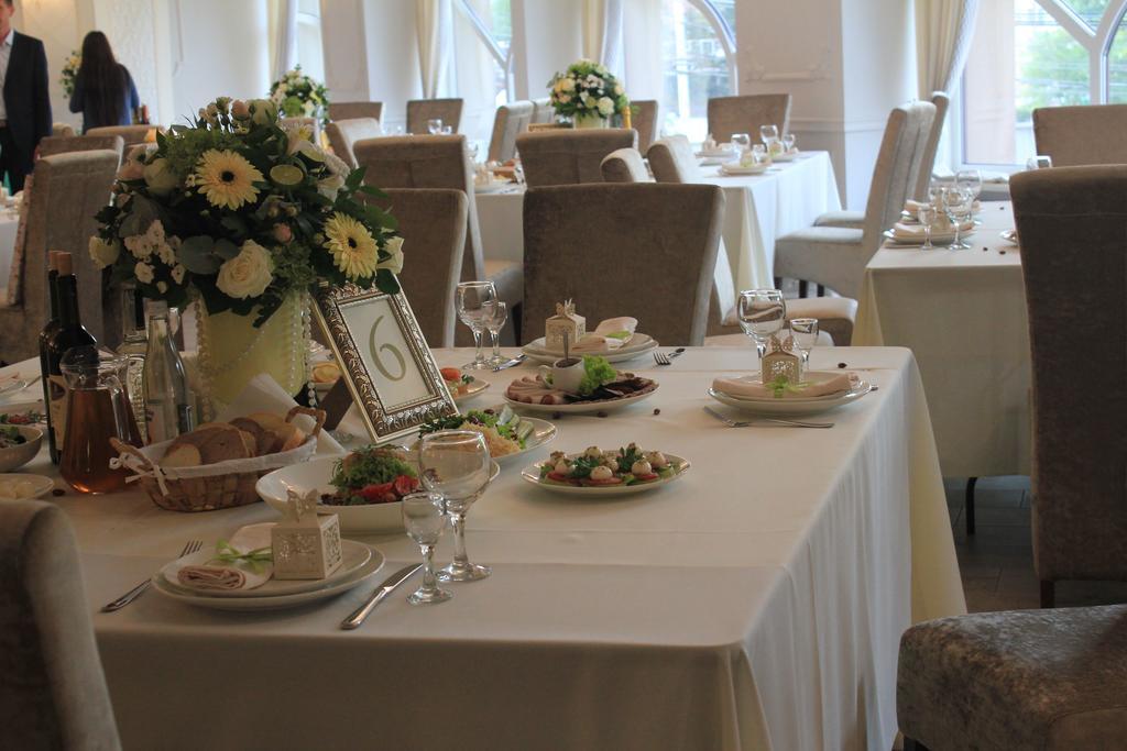Avalon Palace Ternopil Ngoại thất bức ảnh