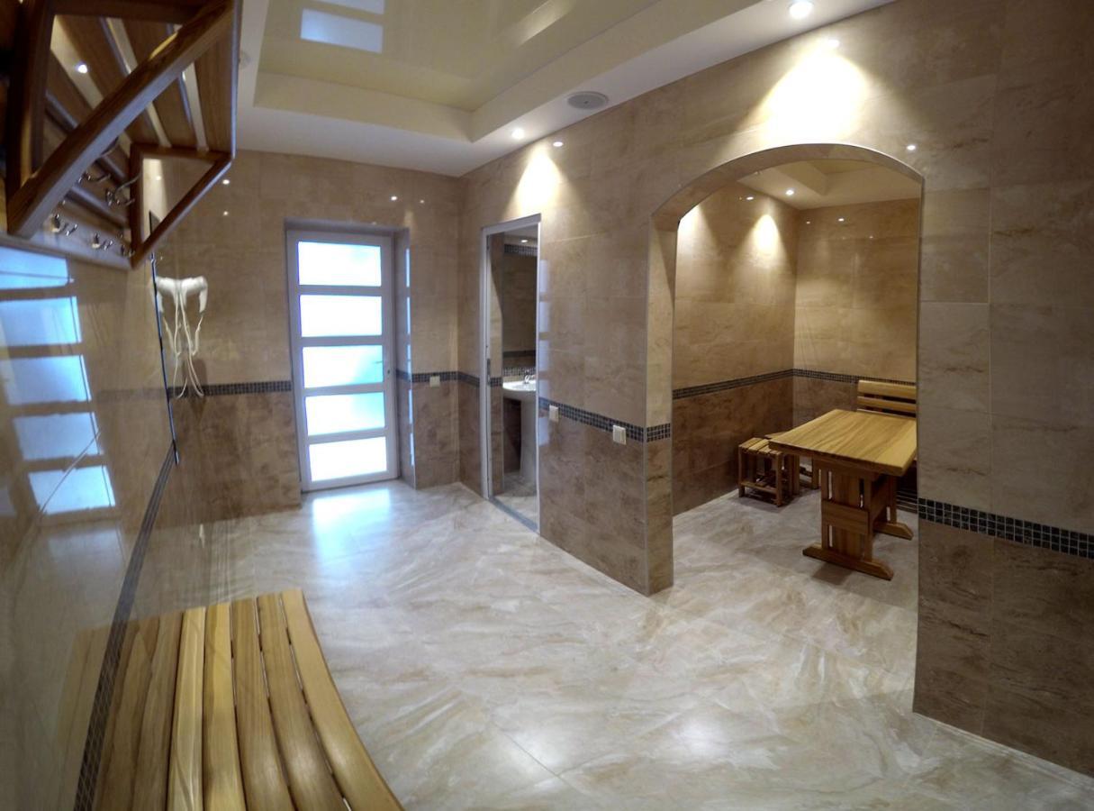 Avalon Palace Ternopil Ngoại thất bức ảnh