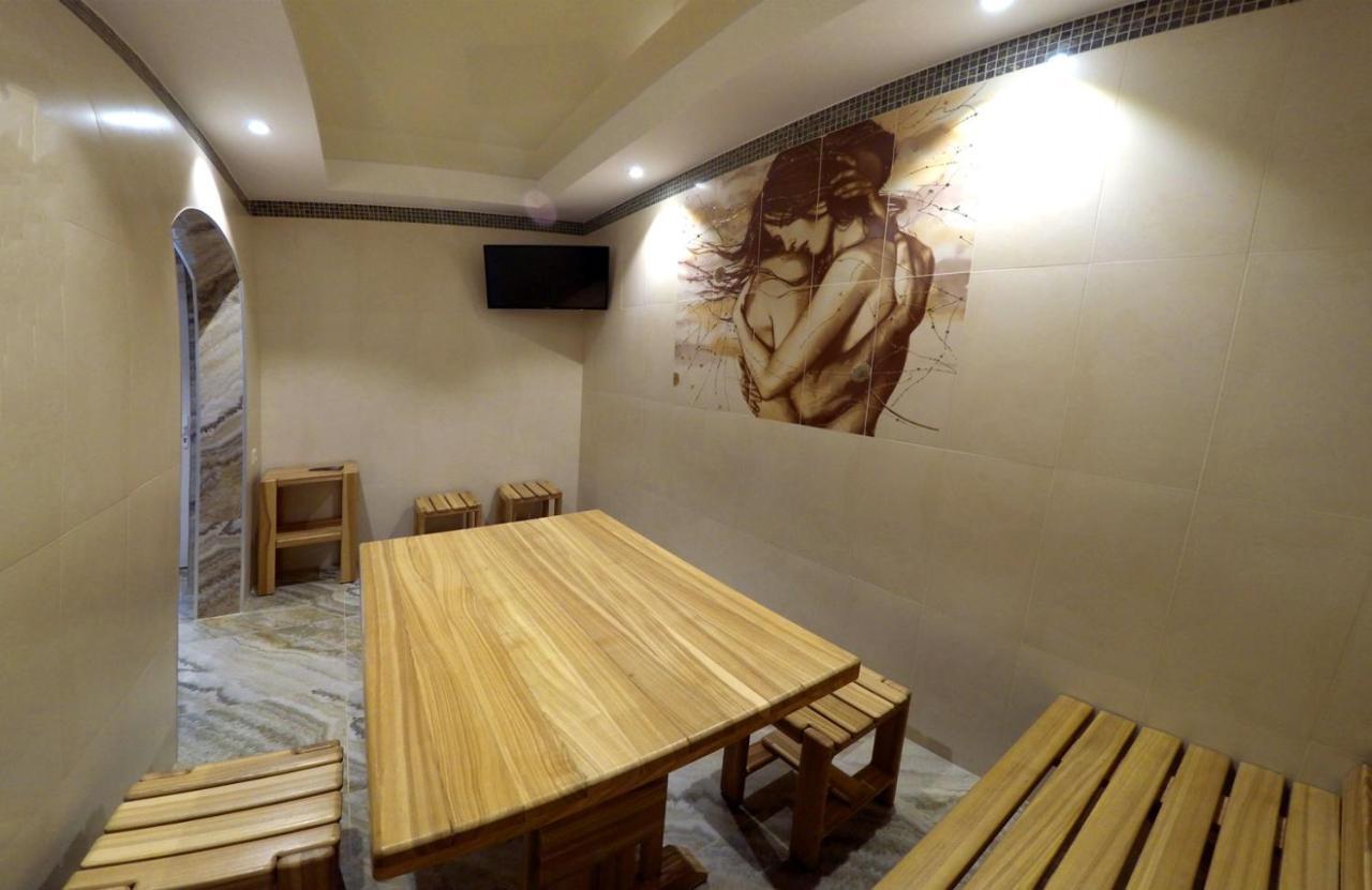 Avalon Palace Ternopil Ngoại thất bức ảnh